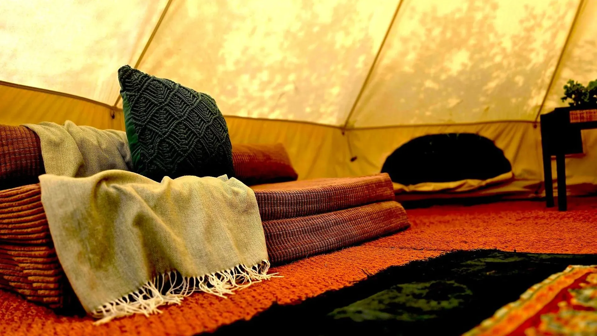 Bell Tent Village Parks نوتينغهام