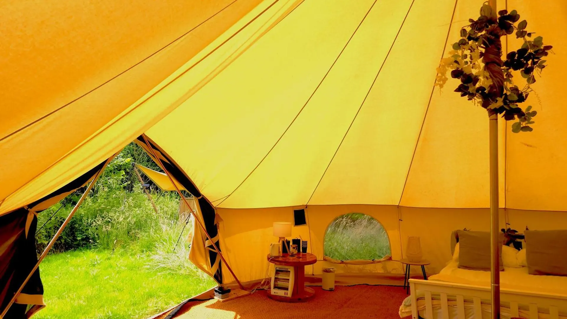 Bell Tent Village Parks نوتينغهام خيمة فخمة