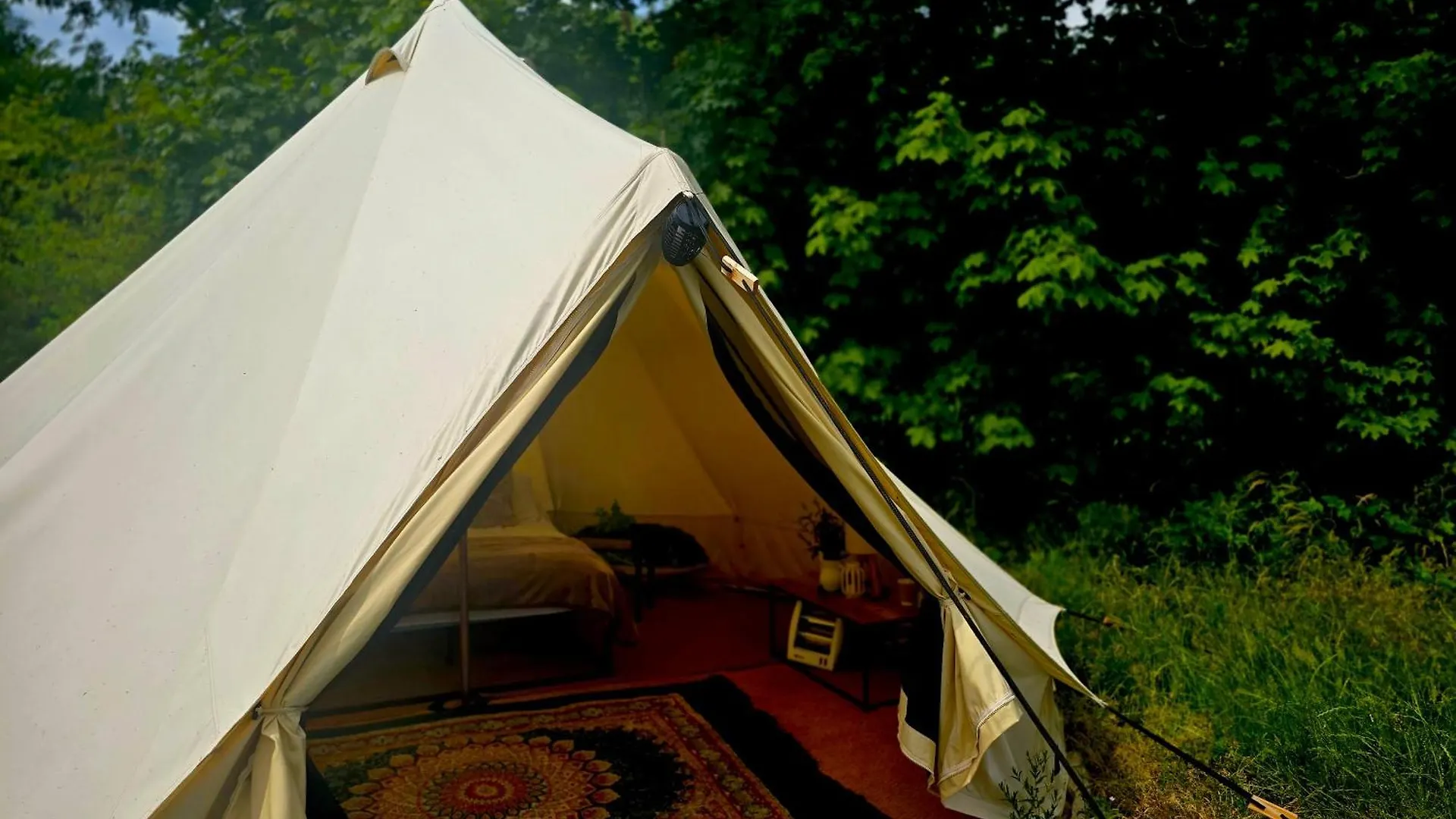Glamping Bell Tent Village Nottingham Regno Unito