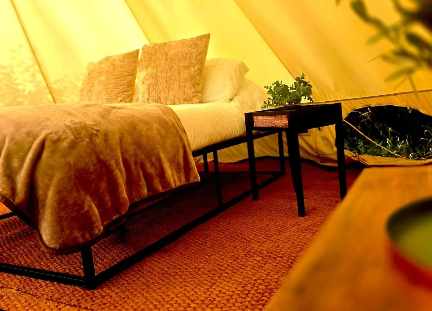 Bell Tent Village Nottingham 0*,  Regno Unito